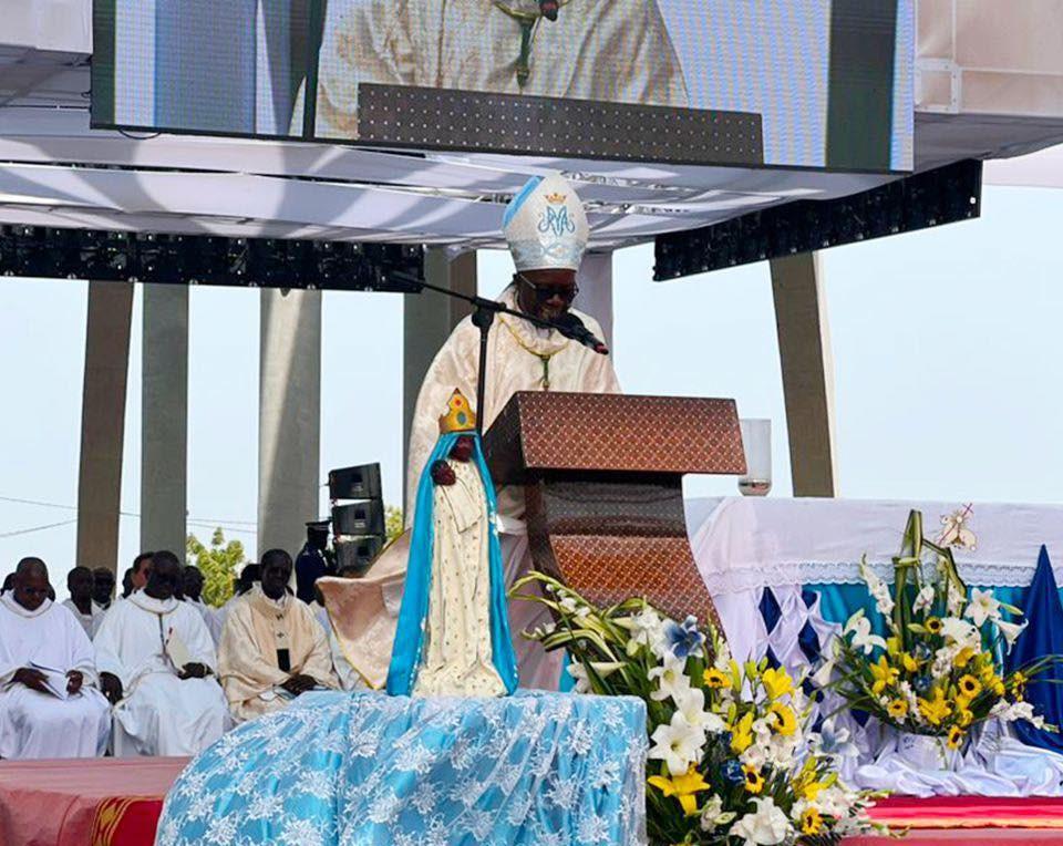 Revivez Les Moments Forts De La Messe Solennelle Du P Lerinage Marial